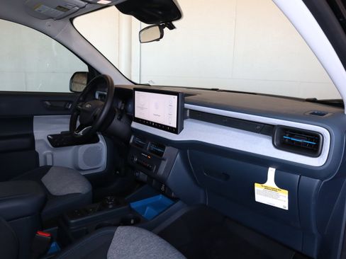 New 2025 Ford Maverick XLT w/ XLT Luxury Package image 39