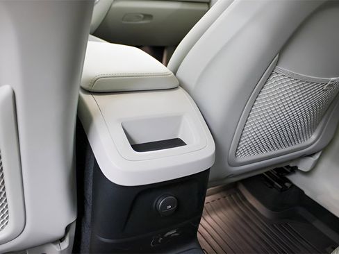 Certified 2025 Volvo XC60 T8 Ultra w/ Protection Package Premier image 20