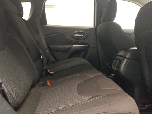 Used 2020 Jeep Cherokee Latitude AWD/4WD image 19