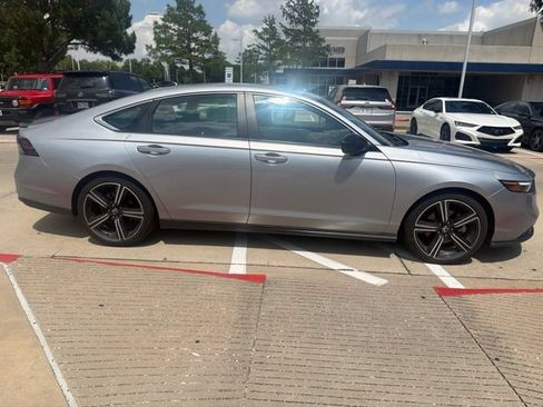 Used 2023 Honda Accord Sport image 4