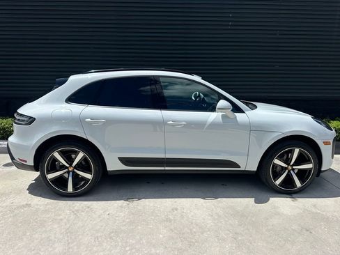 Certified 2024 Porsche Macan AWD/4WD image 10