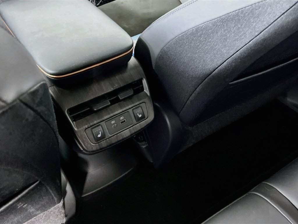 Used 2024 Nissan Ariya AWD image 24