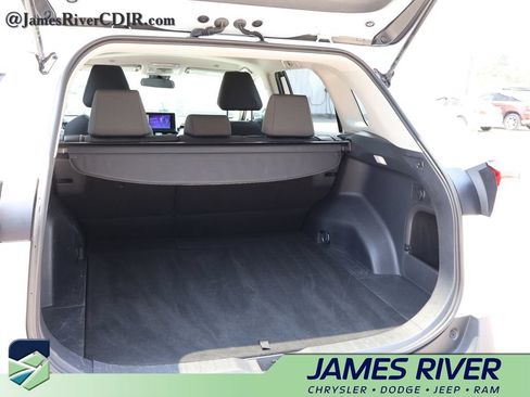 Used 2025 Toyota RAV4 XLE AWD/4WD image 14