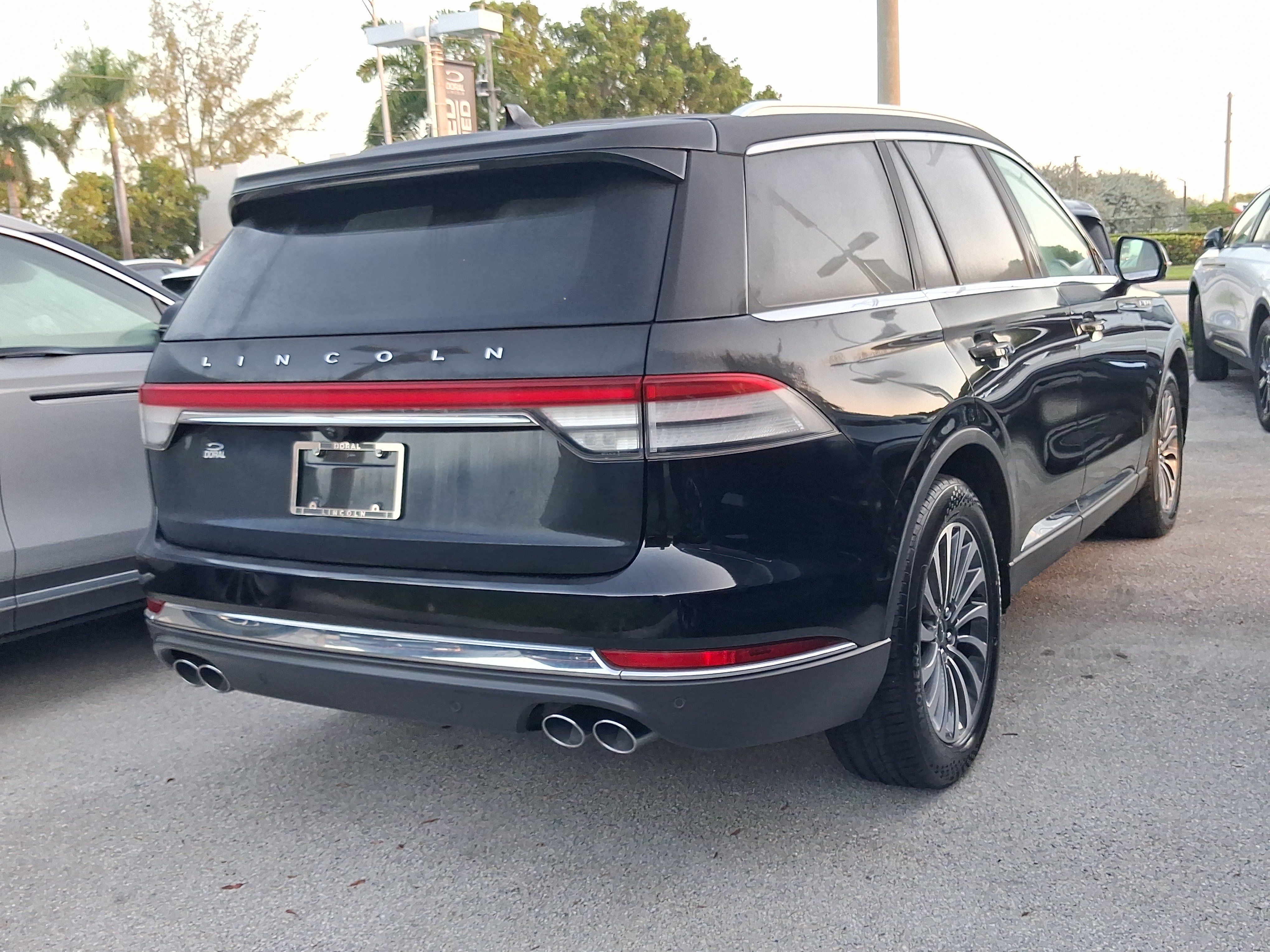 Certified 2023 Lincoln Aviator 2WD w/ Premium Package image 4