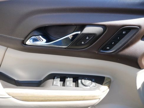 Used 2019 GMC Acadia Denali w/ Technology Package AWD/4WD image 17