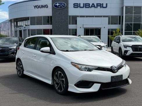 Used 2018 Toyota Corolla iM w/ Carpet Mat Package (TMS) FWD image 1