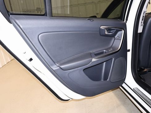 Used 2017 Volvo S60 T5 Inscription image 16