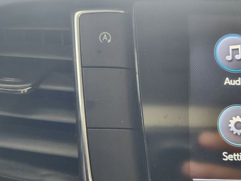 Used 2024 Buick Enclave Essence w/ Experience Buick Package FWD image 35