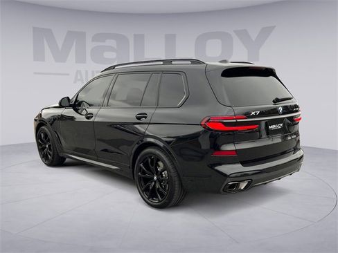 Used 2026 BMW X7 xDrive40i w/ M Sport Package image 3