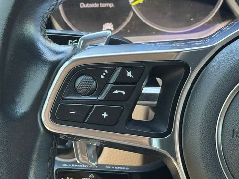 Used 2019 Porsche Cayenne E-Hybrid w/ Premium Plus Package AWD/4WD image 31