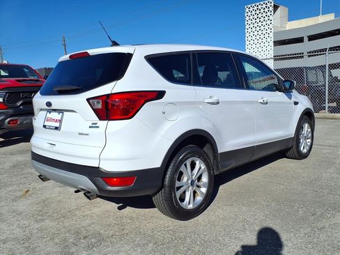 Used 2019 Ford Escape SE image 24