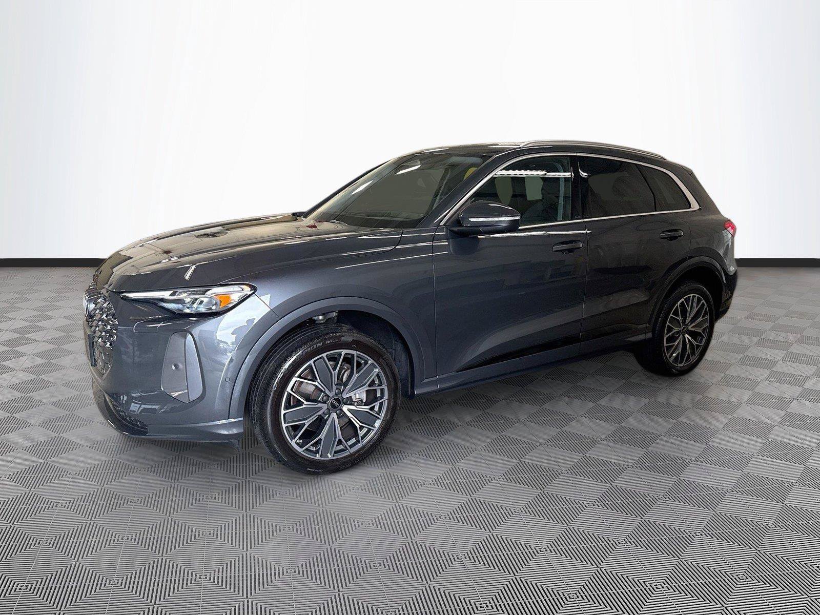 Certified 2025 Audi Q5 Premium Plus w/ Premium Plus AWD/4WD image 3