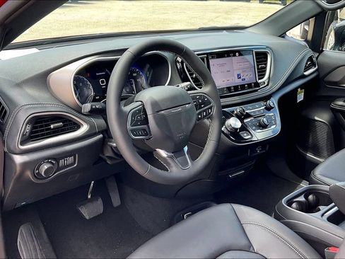 New 2027 Chrysler Pacifica Select FWD image 5