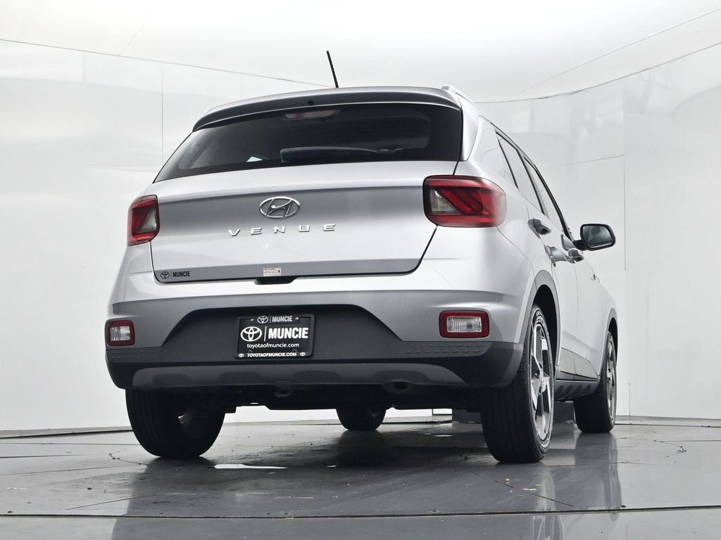 Used 2025 Hyundai Venue SEL FWD image 33