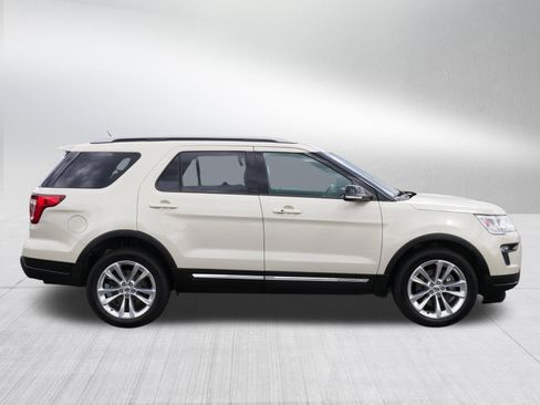 Used 2018 Ford Explorer XLT w/ Equipment Group 202A AWD/4WD image 8