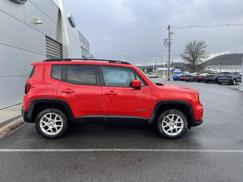 Used 2021 Jeep Renegade Latitude w/ Convenience Group image 2