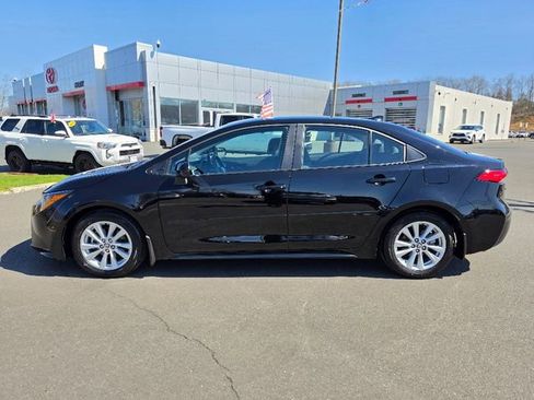 Used 2024 Toyota Corolla LE w/ LE Convenience Package image 4