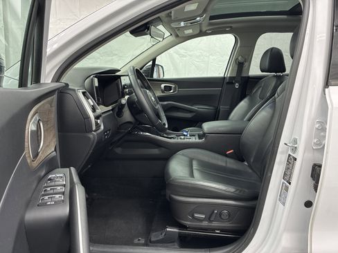 Certified 2021 Kia Sorento EX w/ Panoramic Sunroof Package AWD/4WD image 12