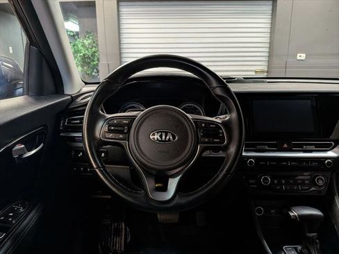 Used 2020 Kia Niro LXS FWD image 14
