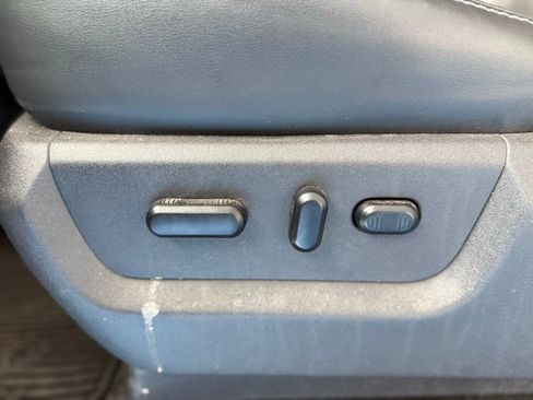 Used 2011 Ford F350 Lariat w/ Lariat Interior Pkg image 19