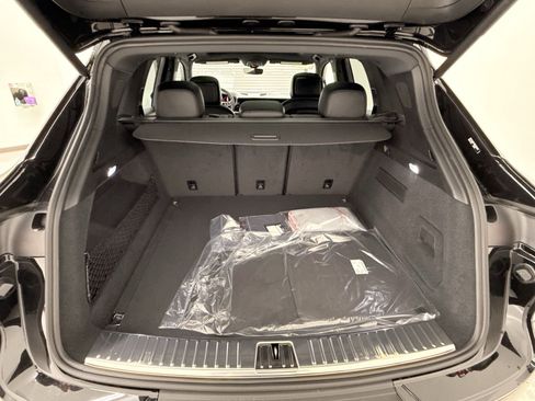 Used 2025 Porsche Cayenne image 33