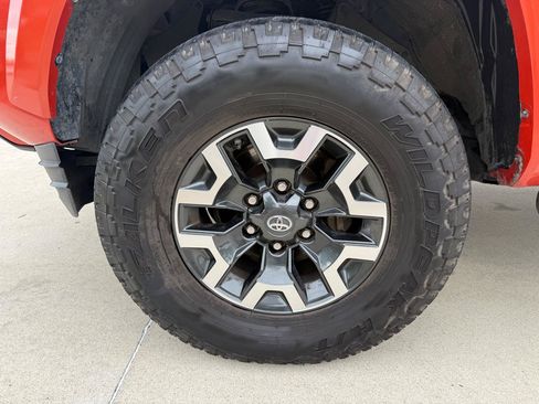 Used 2018 Toyota Tacoma SR5 RWD image 8
