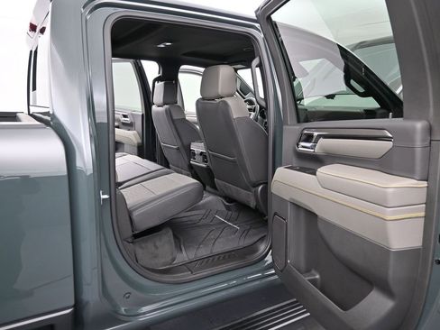 Used 2025 Chevrolet Silverado 2500 ZR2 w/ Technology Package image 11