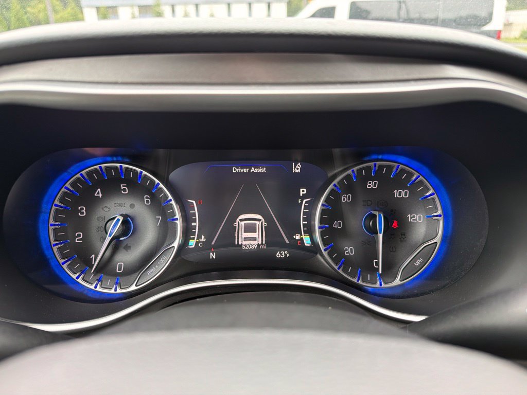 Used 2024 Chrysler Pacifica Touring-L FWD image 9