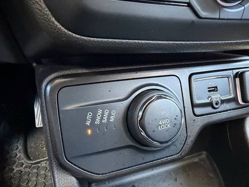 Used 2021 Jeep Renegade Sport AWD/4WD image 17