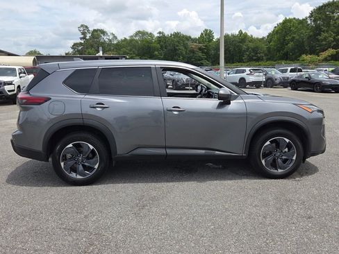 Used 2024 Nissan Rogue SV FWD image 11