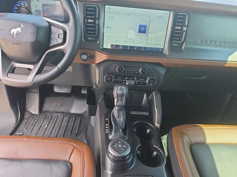 Used 2024 Ford Bronco Outer Banks AWD/4WD image 13