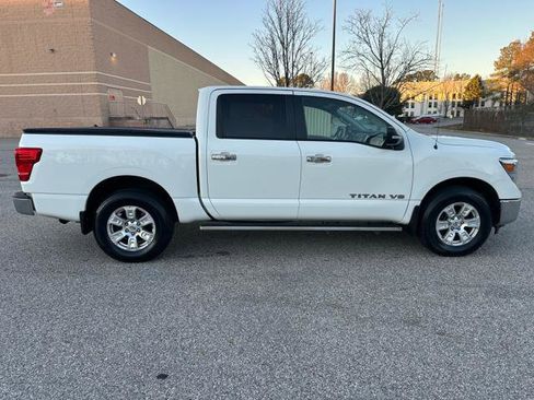 Used 2019 Nissan Titan SV image 34