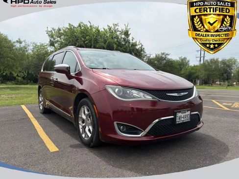 Used 2017 Chrysler Pacifica Limited w/ UConnect Theater Package FWD image 1
