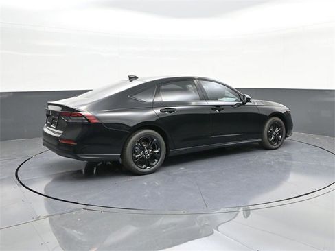 New 2025 Honda Accord SE image 13