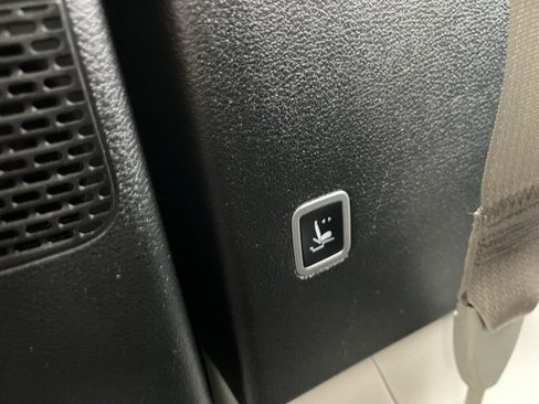 Used 2024 Chrysler Pacifica Touring-L image 58