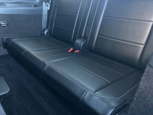 Used 2018 Volkswagen Tiguan SE image 16