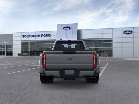 New 2026 Ford F350 4x4 Crew Cab DRW Super Duty image 5