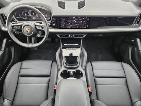Used 2025 Porsche Cayenne AWD/4WD image 24