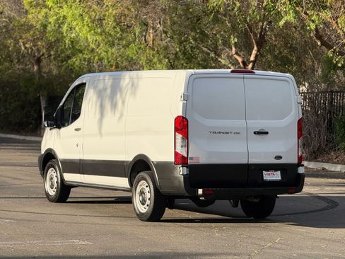 Used 2019 Ford Transit 250 130 Low Roof RWD image 5