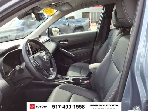 Used 2025 Toyota Corolla Cross XLE AWD/4WD image 15