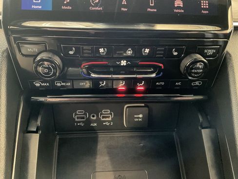 Used 2024 Jeep Grand Cherokee L Limited w/ Luxury Tech Group II image 34