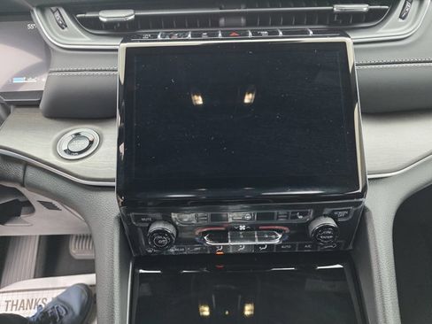 Used 2025 Jeep Grand Cherokee Limited w/ MOPAR Finishing Package image 6