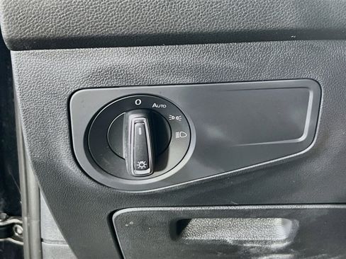 Used 2023 Volkswagen Tiguan SE AWD/4WD image 10