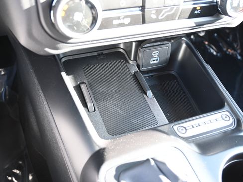 New 2025 Ford Bronco 4-Door image 27