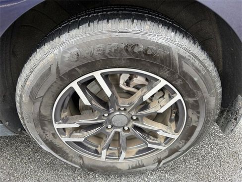 Used 2023 Kia Carnival LX image 18