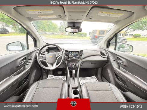 Used 2019 Chevrolet Trax LT w/ LT Convenience Package FWD image 16