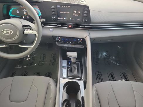 Used 2025 Hyundai Elantra Blue image 19