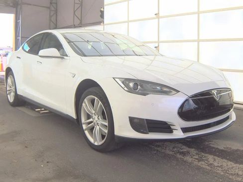 Used 2016 Tesla Model S 70 RWD image 2
