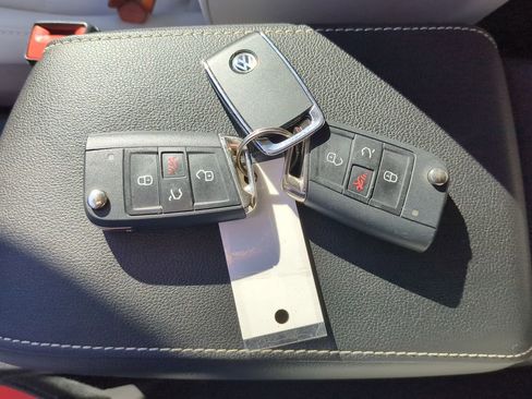 Used 2021 Volkswagen Tiguan SE image 26