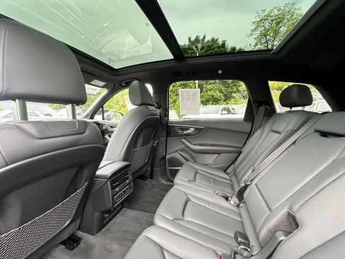 Used 2022 Audi Q7 3.0T Premium Plus w/ Premium Plus Package AWD/4WD image 18
